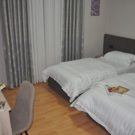 Ferienwohnung Bliri Myslym Shyri Tirana Exterior foto