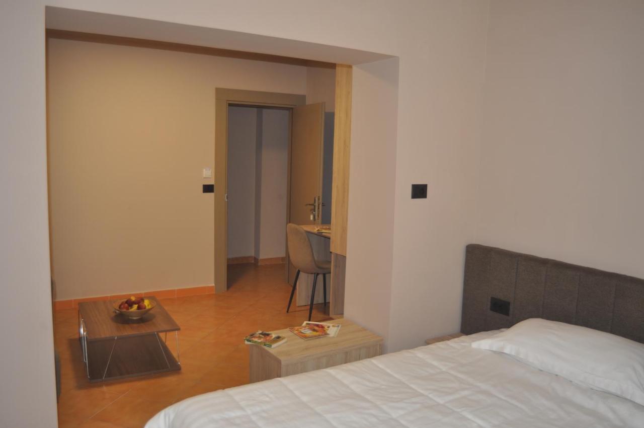 Ferienwohnung Bliri Myslym Shyri Tirana Exterior foto