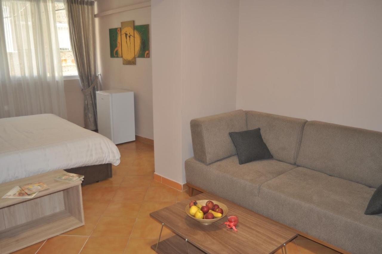 Ferienwohnung Bliri Myslym Shyri Tirana Exterior foto