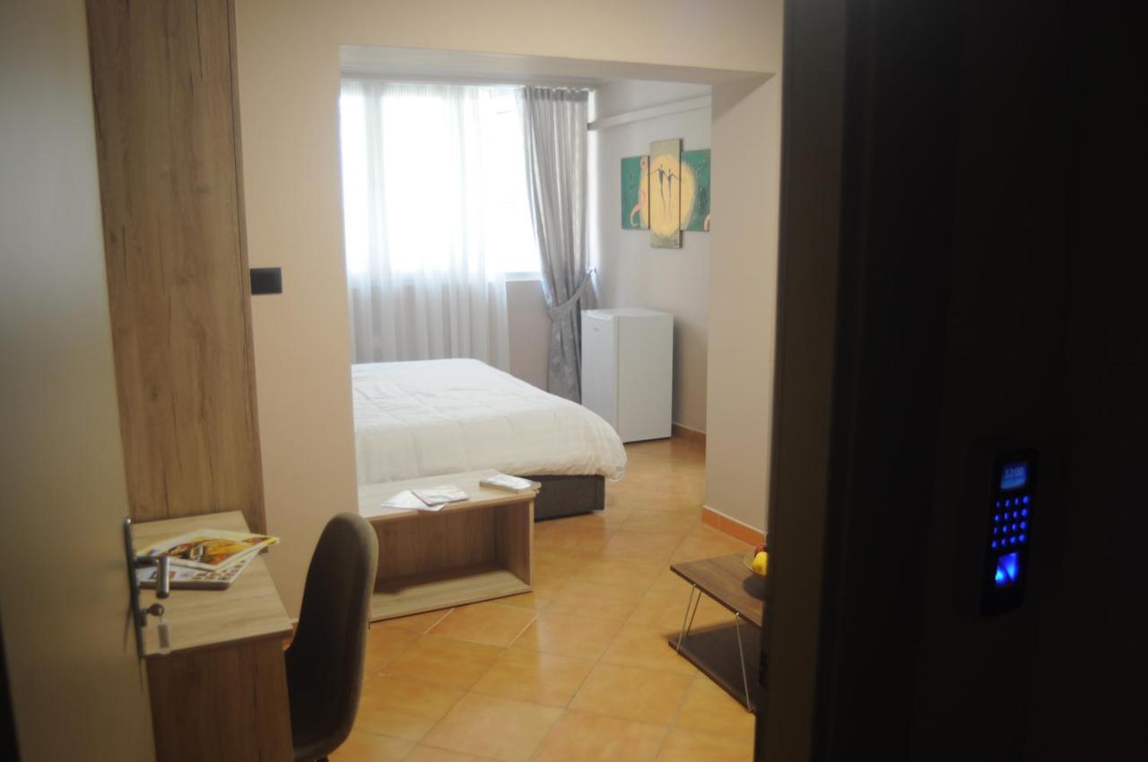 Ferienwohnung Bliri Myslym Shyri Tirana Exterior foto