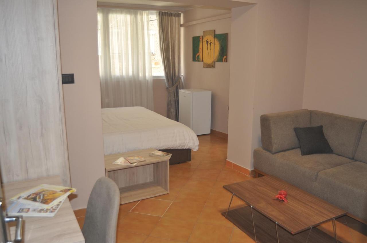 Ferienwohnung Bliri Myslym Shyri Tirana Exterior foto