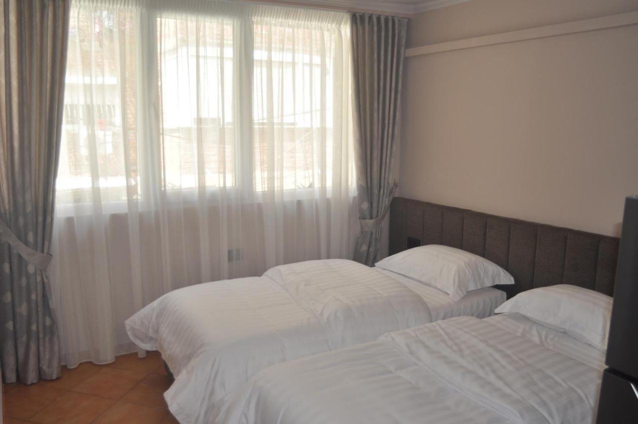 Ferienwohnung Bliri Myslym Shyri Tirana Exterior foto