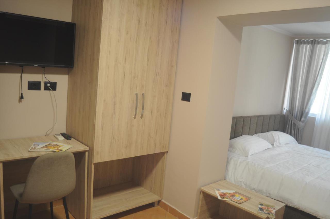 Ferienwohnung Bliri Myslym Shyri Tirana Exterior foto