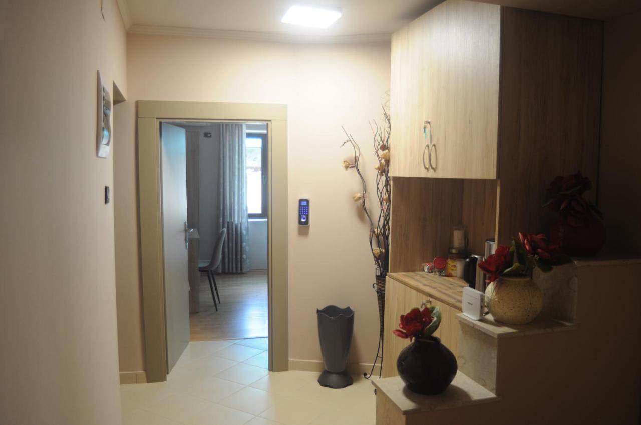 Ferienwohnung Bliri Myslym Shyri Tirana Exterior foto